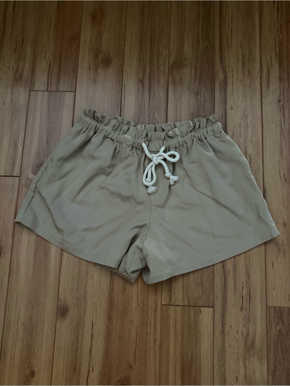 NEW Hausen Liv Shorts in Sand